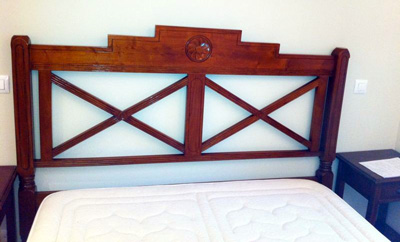 pintura decorativa cabecero y mesilla