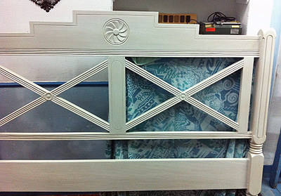 pintura decorativa cabecero y mesilla