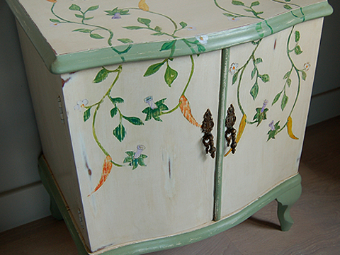 pintura decorativa mesilla