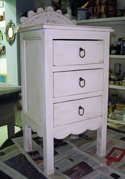 pintura decorativa mesilla